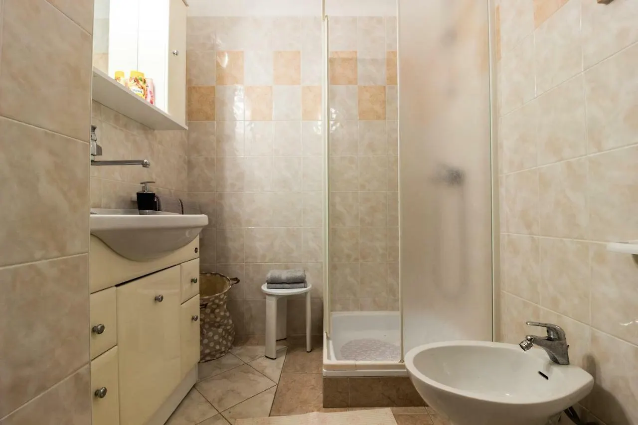 Apartment Helena Πούλα 0*,